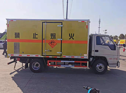 博尔塔拉爆破器材运输车技术升级与安全合规新趋势